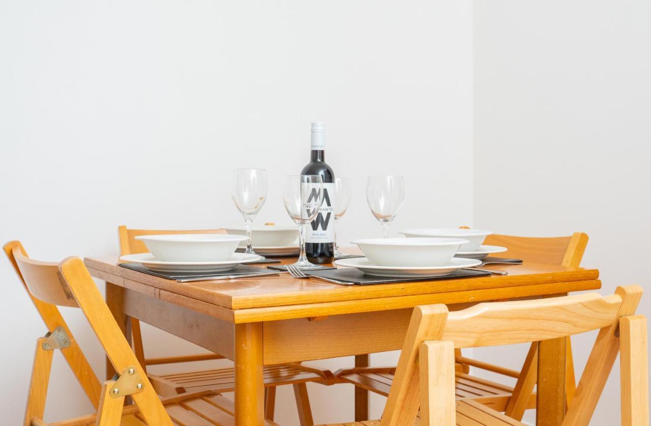 Dwellcome Home Ltd 2 Bedroom King & Double Central Apartment, Free Allocated Barrier Secured Parking Space At Rear Entrance & Fast Wifi, Ideal For Long Term Contractor, Corporate, Etc Stays, Regular Housekeeping Option - See Our Site For Assurance Aberdeen Eksteriør billede