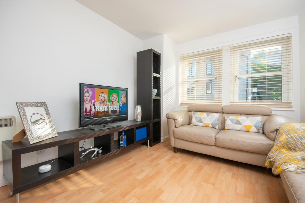 Dwellcome Home Ltd 2 Bedroom King & Double Central Apartment, Free Allocated Barrier Secured Parking Space At Rear Entrance & Fast Wifi, Ideal For Long Term Contractor, Corporate, Etc Stays, Regular Housekeeping Option - See Our Site For Assurance Aberdeen Eksteriør billede