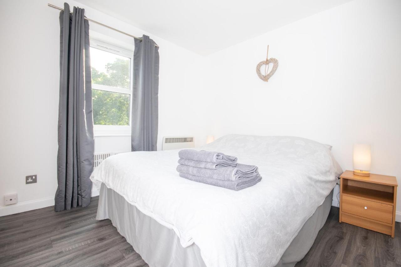 Dwellcome Home Ltd 2 Bedroom King & Double Central Apartment, Free Allocated Barrier Secured Parking Space At Rear Entrance & Fast Wifi, Ideal For Long Term Contractor, Corporate, Etc Stays, Regular Housekeeping Option - See Our Site For Assurance Aberdeen Eksteriør billede