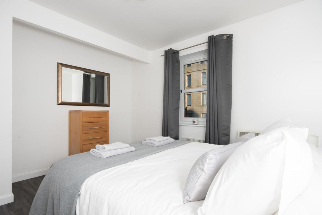 Dwellcome Home Ltd 2 Bedroom King & Double Central Apartment, Free Allocated Barrier Secured Parking Space At Rear Entrance & Fast Wifi, Ideal For Long Term Contractor, Corporate, Etc Stays, Regular Housekeeping Option - See Our Site For Assurance Aberdeen Eksteriør billede