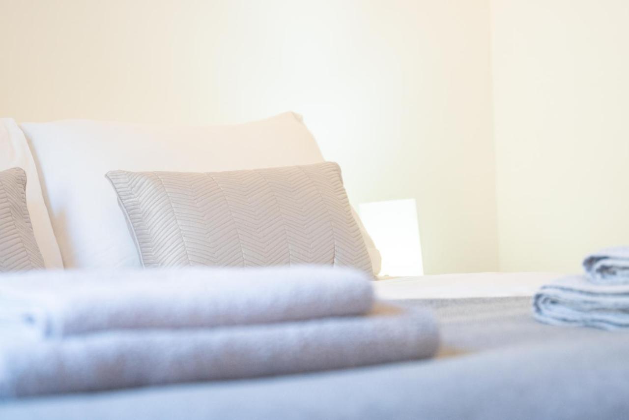 Dwellcome Home Ltd 2 Bedroom King & Double Central Apartment, Free Allocated Barrier Secured Parking Space At Rear Entrance & Fast Wifi, Ideal For Long Term Contractor, Corporate, Etc Stays, Regular Housekeeping Option - See Our Site For Assurance Aberdeen Eksteriør billede